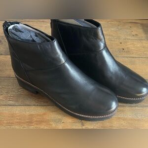 SOFTWALK | Black Leather Chelsea Ankle Boots, side zipper short heel| SIZE 11